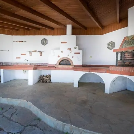 Big House With A Huge Garden And Barbecue Area! Ferienhaus Flogita
