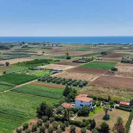 Ferienhaus Big House With A Huge Garden And Barbecue Area! Flogita