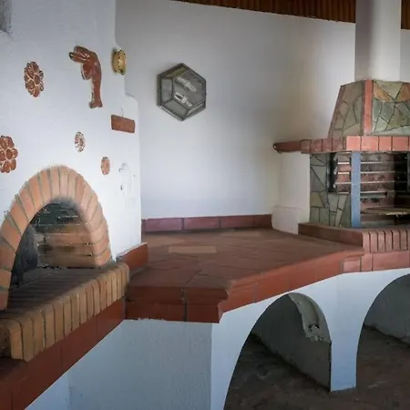 Ferienhaus Big House With A Huge Garden And Barbecue Area! Flogita