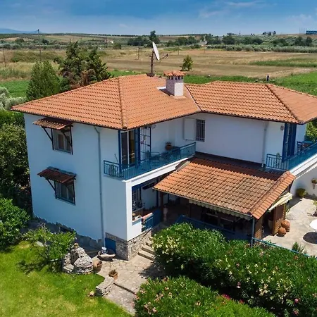 Big House With A Huge Garden And Barbecue Area! Feriehus