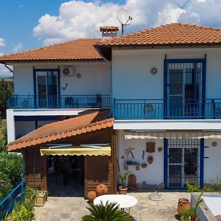 Holiday home Big House With A Huge Garden And Barbecue Area! *