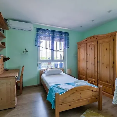 Big House With A Huge Garden And Barbecue Area! Holiday home