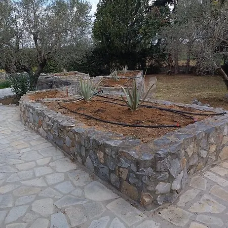 Big House With A Huge Garden And Barbecue Area! Flogita