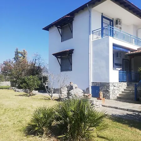Holiday home Big House With A Huge Garden And Barbecue Area!