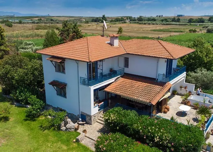 Big House With A Huge Garden And Barbecue Area! 度假居