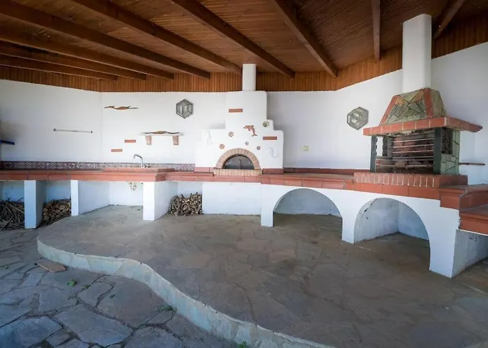 Big House With A Huge Garden And Barbecue Area! 度假居 弗洛伊塔