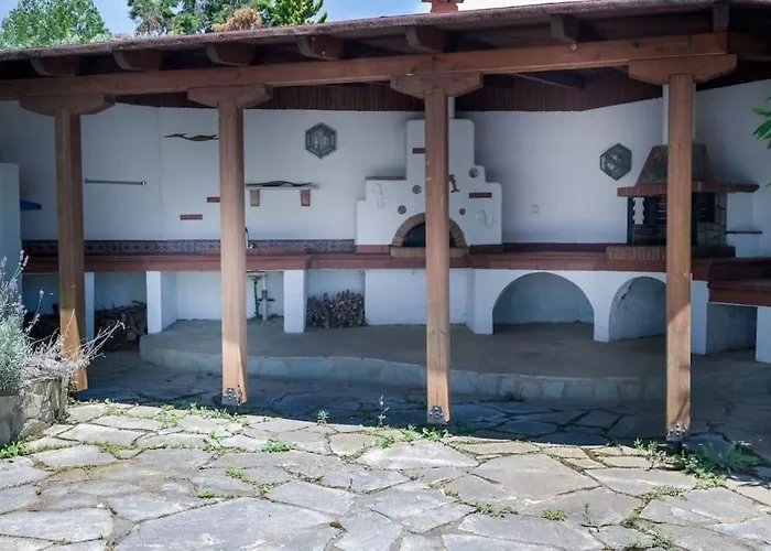 Big House With A Huge Garden And Barbecue Area! 度假居 弗洛伊塔