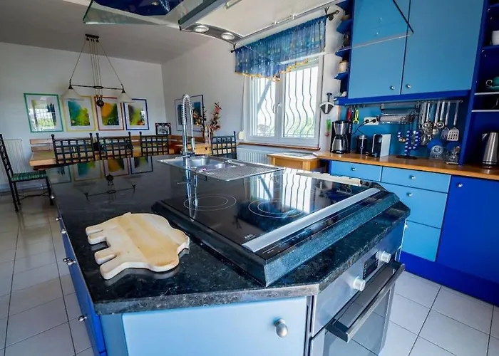 度假居 Big House With A Huge Garden And Barbecue Area!