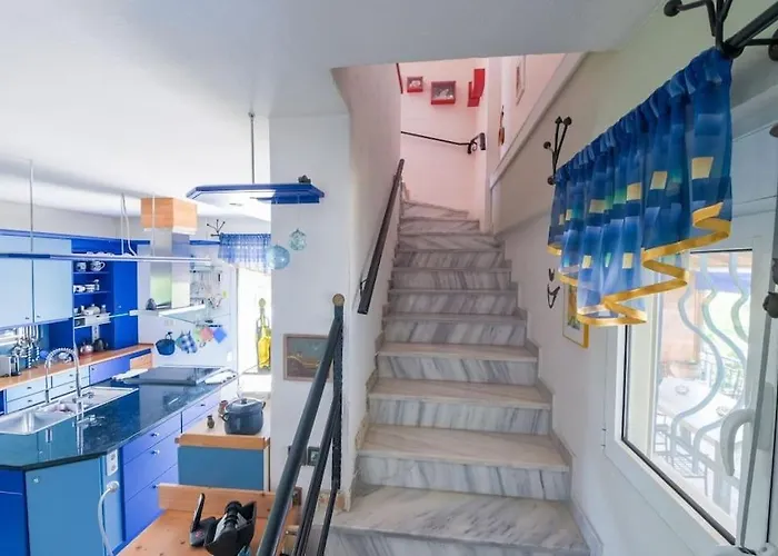 Big House With A Huge Garden And Barbecue Area! 弗洛伊塔