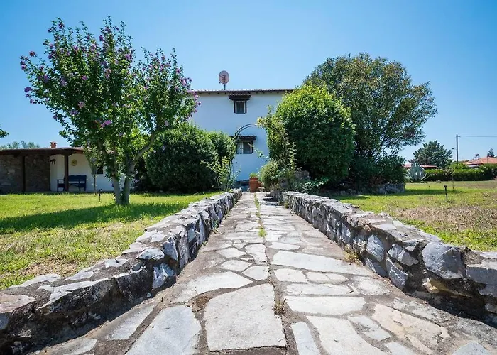度假居 Big House With A Huge Garden And Barbecue Area!