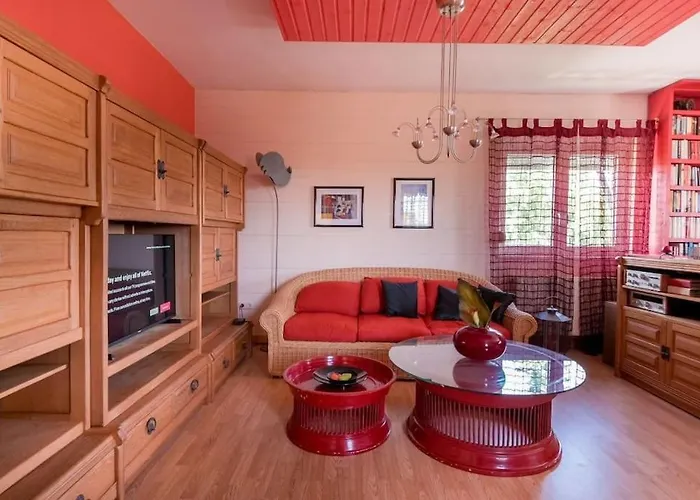 Big House With A Huge Garden And Barbecue Area! *