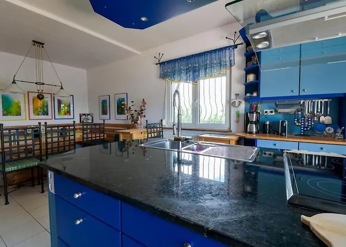 度假居 Big House With A Huge Garden And Barbecue Area!