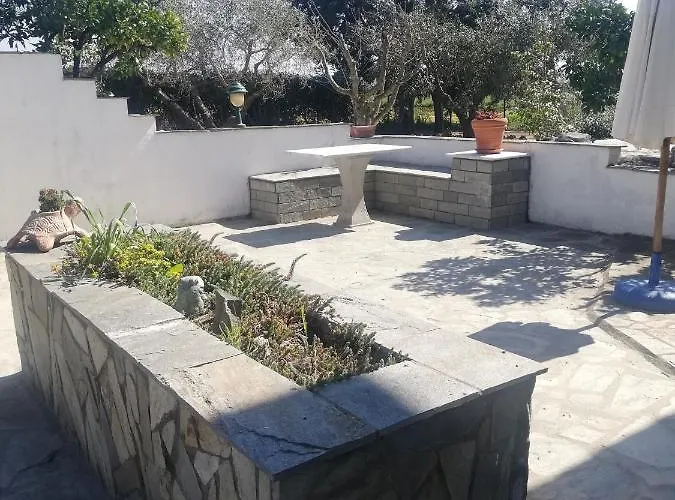 Big House With A Huge Garden And Barbecue Area!