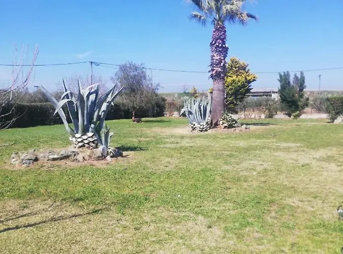 Big House With A Huge Garden And Barbecue Area! 度假居
