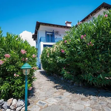 Big House With A Huge Garden And Barbecue Area! *