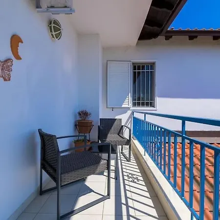 Сasa de vacaciones Big House With A Huge Garden And Barbecue Area!